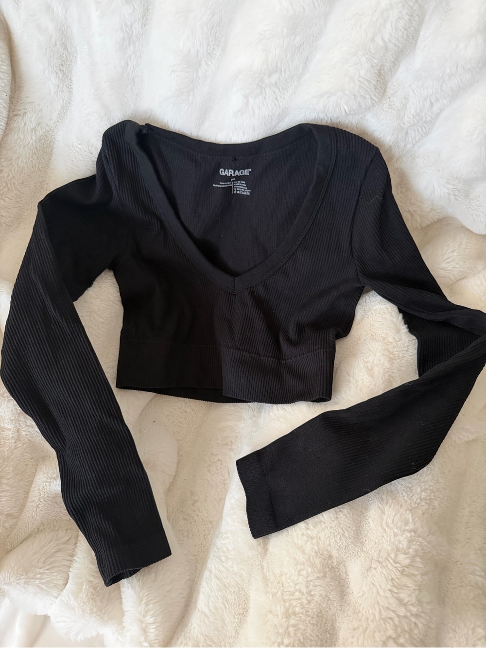 Size Small Garage Black Ribbed V-Neck Long-Sleeve Crop Top